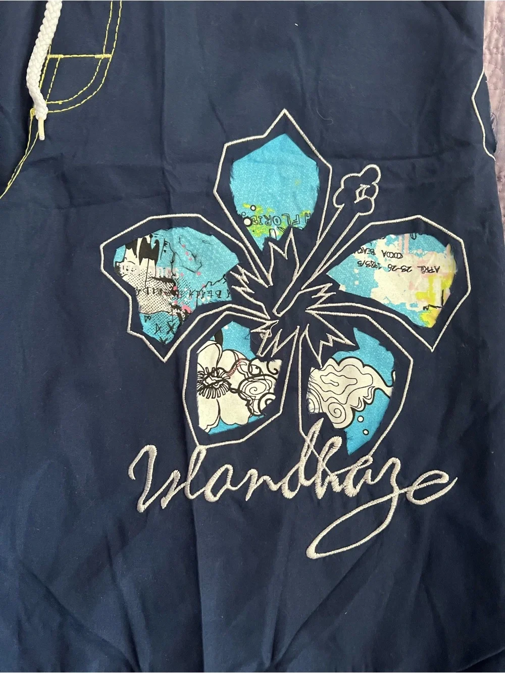 Billabong Vintage Navy Blue Boardshorts with Yellow Waistband in a 32 Men’s